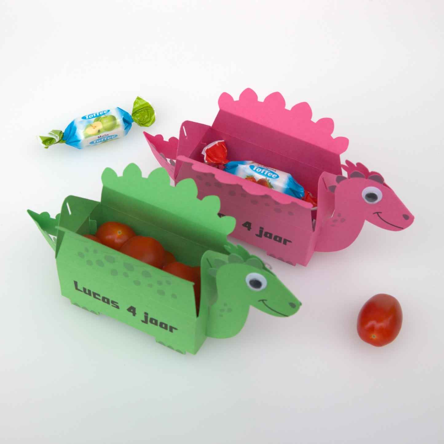 Dino traktatiedoosjes met snoeptomaatjes en toffee